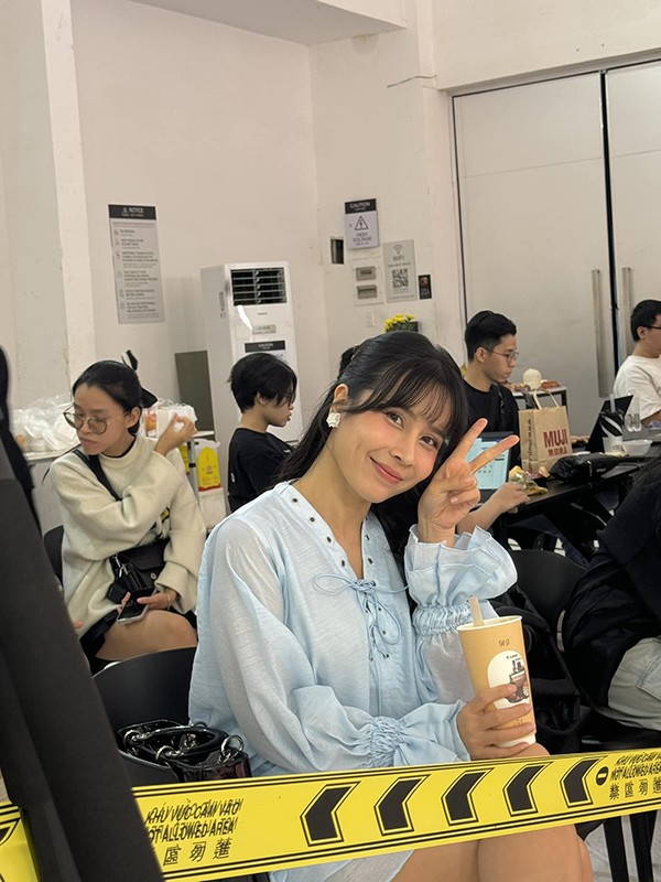 Thời điểm đó, Lưu Hương Giang đã thực hiện phẫu thuật nâng mũi và bơm mỡ tự thân để có góc mặt hoàn hảo hơn trước. Hậu phẫu thuật, người đẹp nhận về vô số lời khen và được đánh giá là "dao kéo thành công" vì đường nét gương mặt rất đỗi tự nhiên, hài hoà.