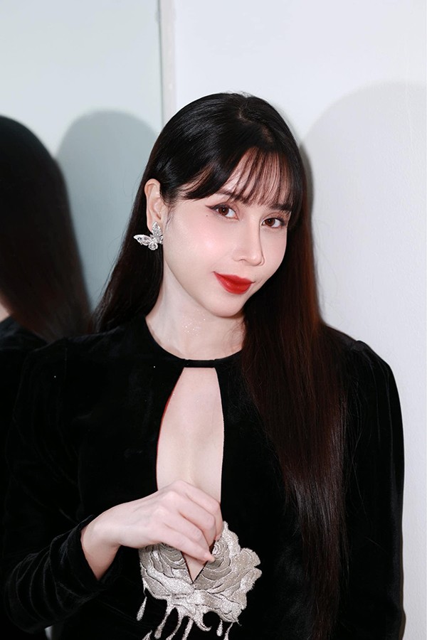 Đầu tư cho phẫu thuật thẩm mỹ, Lưu Hương Giang không chỉ xinh đẹp, tự tin hơn mà ngày càng trẻ hóa đáng ngưỡng mộ.