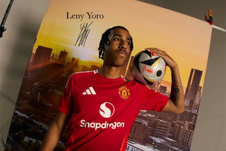 Leny Yoro, tân binh của Manchester United