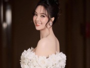 Vẻ đẹp “không dao kéo” của Thuỵ Vân sau 16 năm đăng quang