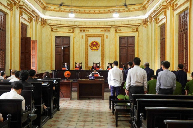 Quang cảnh phiên tòa