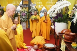 Tin tức trong ngày - Đại lão Hòa thượng Thích Trí Quảng viếng Hòa thượng Thích Huệ Trí