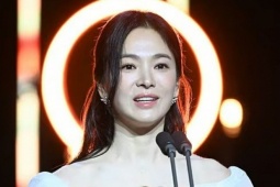 Giải trí - Song Hye Kyo xuất hiện chớp nhoáng tại Lễ trao giải Rồng Xanh