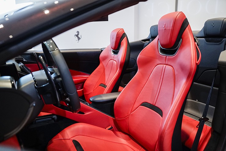 Chi tiết siêu xe mui trần Ferrari Roma Spider đầu tiên tại Việt Nam - 10