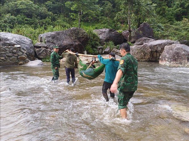 Cứu sống kỳ diệu người đàn ông bị thương nặng sau 4 ngày rơi xuống vực