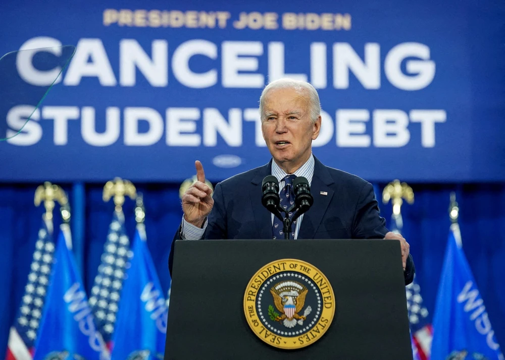 Tổng thống Mỹ Joe Biden phát biểu ở Madison, Wisconsin (Mỹ) ngày 8-4. Ảnh: REUTERS