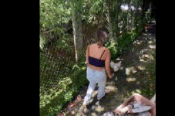 Bạn trẻ - Cuộc sống - Nỗ lực bắt gà con của cô gái và cái kết bất ngờ