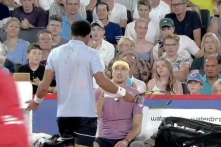 Zverev thua đau ở chung kết ATP 500, suýt bị đối thủ "ăn thua đủ" trên sân