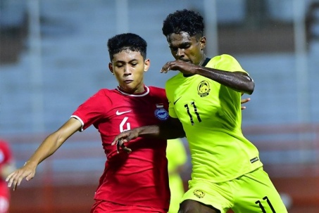 Video bóng đá U19 Singapore - U19 Malaysia: Dội mưa bàn thắng, thắp sáng hy vọng (U19 Đông Nam Á)