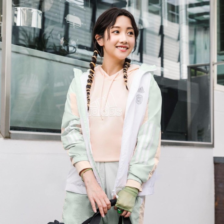 Là người mẫu của một số thương hiệu thời trang tại Đài Loan (Trung Quốc)