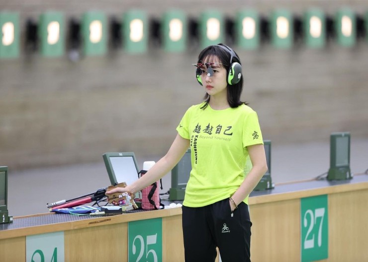 Người đẹp 32 tuổi thi đấu 2 nội dung 10 m súng ngắn hơi và 25 m súng ngắn
