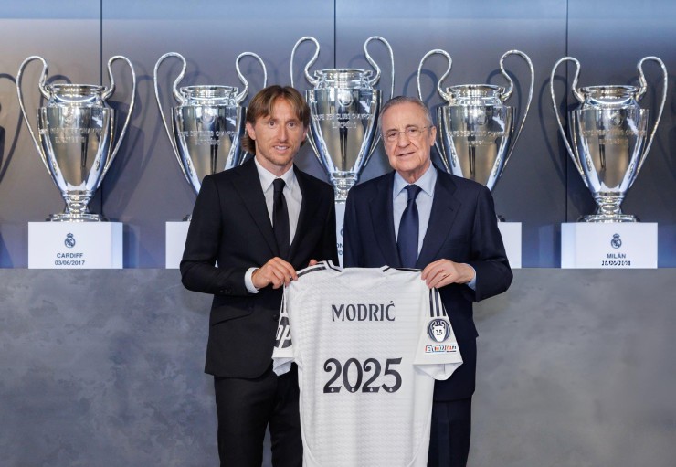 Modric mới gia hạn hợp đồng với Real Madrid