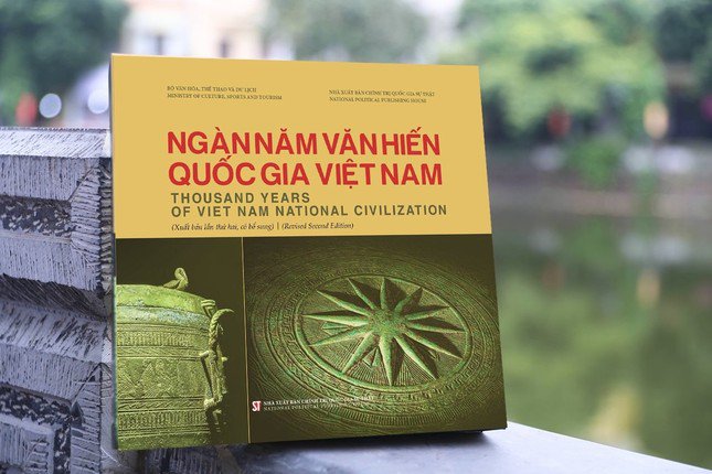 Tấm gương tận tụy của Tổng Bí thư Nguyễn Phú Trọng: Nghiên cứu văn hiến quốc gia ngay cả trên giường bệnh