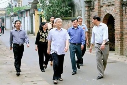 'Cán bộ trung ương về tỉnh làm việc là bình thường, việc gì phải “trống giong cờ mở”'