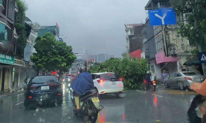 Bão Prapiroon suy yếu thành áp thấp nhiệt đới, gây mưa lớn tại miền Bắc