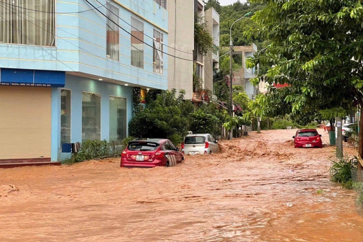 Mưa lũ tàn phá Sơn La, gây ngập úng, cô lập nhiều địa phương