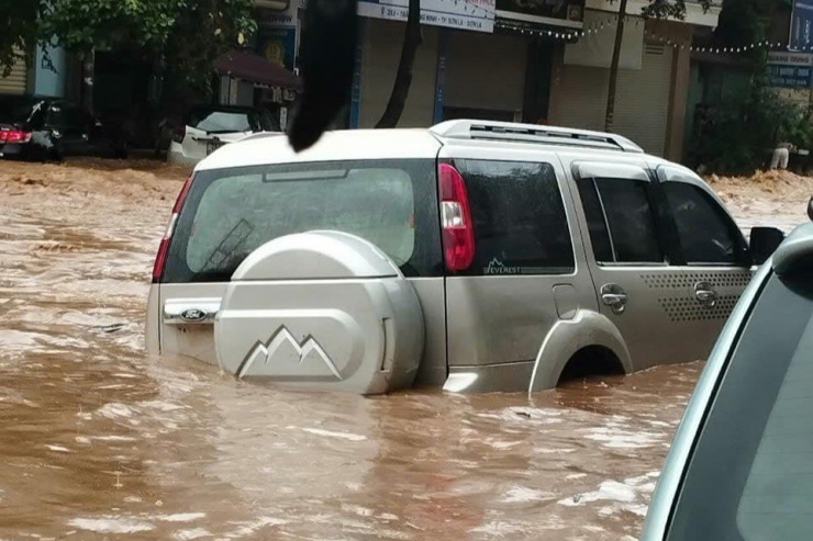 Mưa lũ tàn phá Sơn La, gây ngập úng, cô lập nhiều địa phương