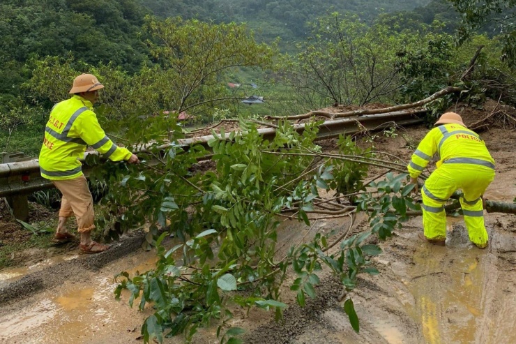 Mưa lũ tàn phá Sơn La, gây ngập úng, cô lập nhiều địa phương