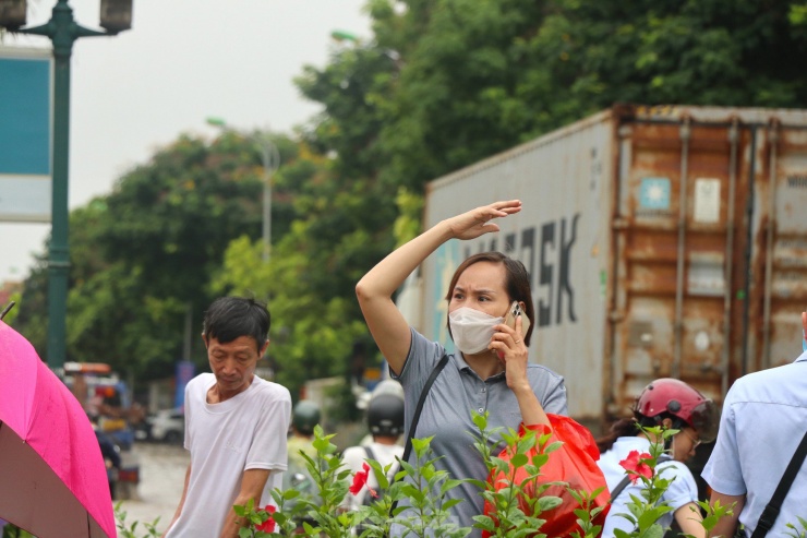 Ngập úng nghiêm trọng ở Khu đô thị An Khánh khiến cuộc sống xáo trộn