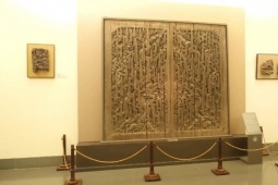 Cận cảnh bộ cánh cửa chạm rồng 400 tuổi đẹp nhất Việt Nam