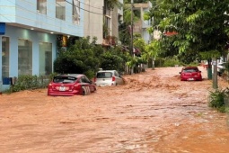 Tin tức trong ngày - Mưa lớn kéo dài, nhiều nơi ở Sơn La ngập sâu, giao thông bị chia cắt