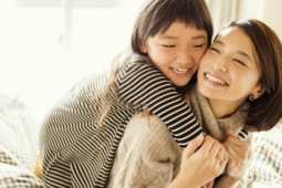 Những bà mẹ nuôi dạy con gái thành công đều có chung những đặc điểm này