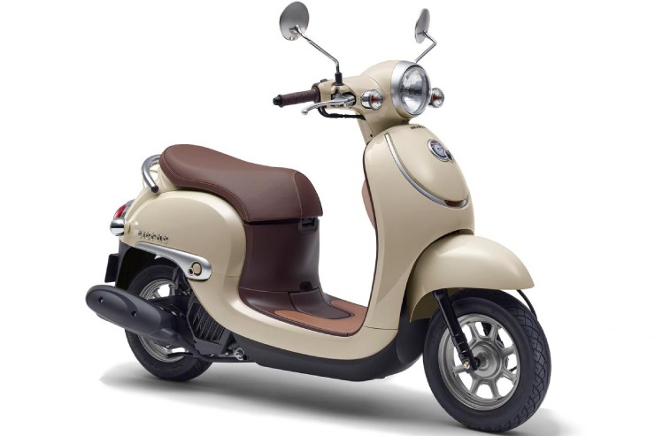 3. Honda Giorno trang bị động cơ đơn xi lanh, dung tích 49cc, làm mát bằng dung dịch. Trọng lượng xe nhẹ 81 kg và chiều cao yên thấp 720 mm. Mẫu xe ga cỡ nhỏ này có thiết kế thời trang, đáng yêu và trang bị động cơ eSP tiên tiến, thân thiện với môi trường.