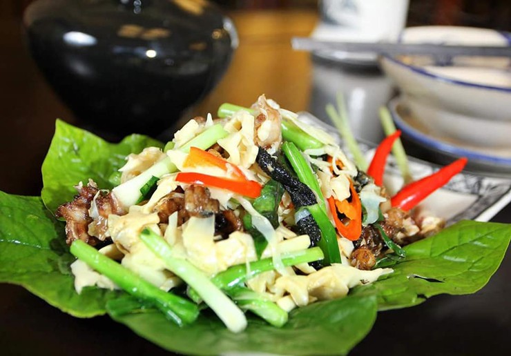 Từ măng sặt có thể làm thành các món: luộc chấm mẻ, om sườn, xào tỏi, xào thịt, xào tôm, ngon nhất là nướng trên than hồng.

