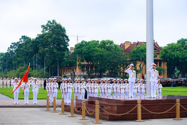 Quốc tang Tổng Bí thư Nguyễn Phú Trọng: Nghi lễ treo cờ rủ Quốc tang diễn ra trang nghiêm tại Quảng trường Ba Đình