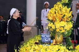 Tin tức trong ngày - Phu nhân Ngô Thị Mận nghẹn ngào bên linh cữu Tổng Bí thư Nguyễn Phú Trọng