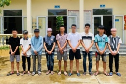 Pháp luật - Bắt 11 đối tượng mang hung khí tự chế đi giải quyết mâu thuẫn