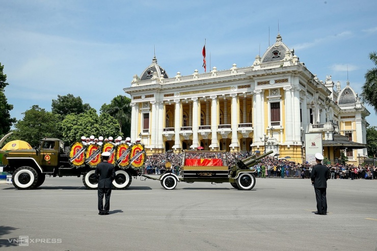 Lễ tiễn biệt Tổng Bí thư Nguyễn Phú Trọng: Hàng nghìn người nghẹn ngào chào vĩnh biệt