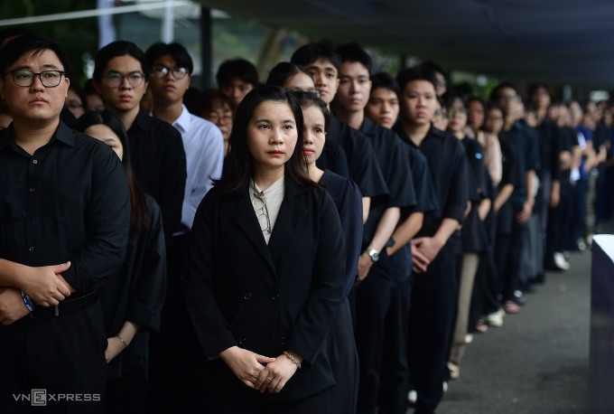 Lòng dân là thước đo của công trạng: Biết bao người xếp hàng từ sớm để viếng Tổng Bí thư