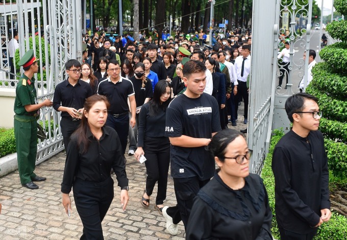 Lòng dân là thước đo của công trạng: Biết bao người xếp hàng từ sớm để viếng Tổng Bí thư