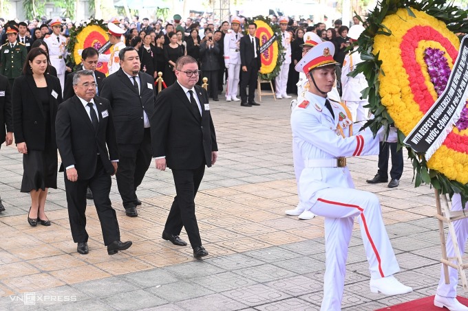 Lòng dân là thước đo của công trạng: Biết bao người xếp hàng từ sớm để viếng Tổng Bí thư