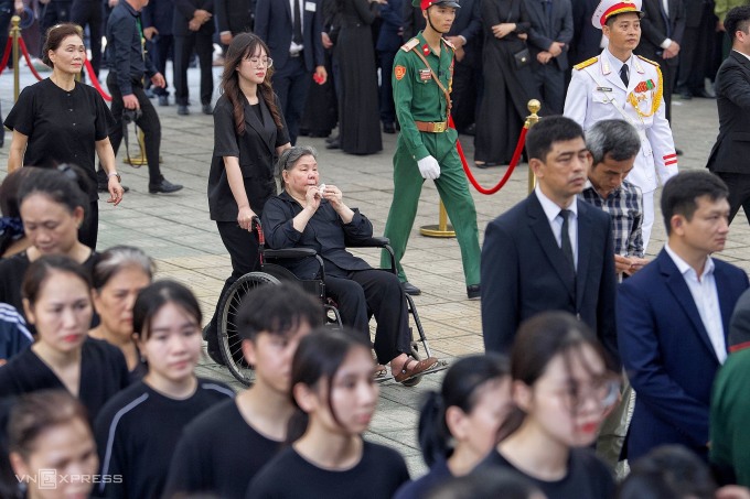 Lòng Dân Vô Cùng Biết Ơ Khi Hàng Nghìn Người Đến Viếng Tổng Bí Thư Nguyễn Phú Trọng