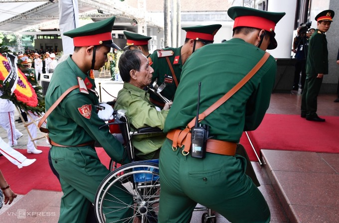 Lòng dân là thước đo của công trạng: Biết bao người xếp hàng từ sớm để viếng Tổng Bí thư