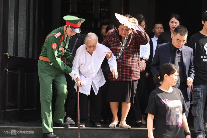 Lòng dân là thước đo của công trạng: Biết bao người xếp hàng từ sớm để viếng Tổng Bí thư