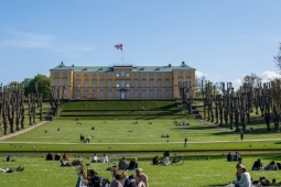 Du lịch - 'Thủ đô xanh nhất thế giới' tặng đồ ăn cho du khách đi xe đạp, nhặt rác