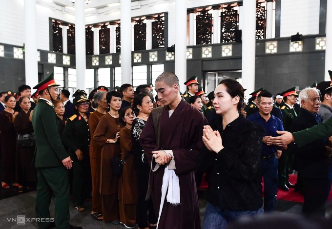 Lòng dân là thước đo của công trạng: Biết bao người xếp hàng từ sớm để viếng Tổng Bí thư