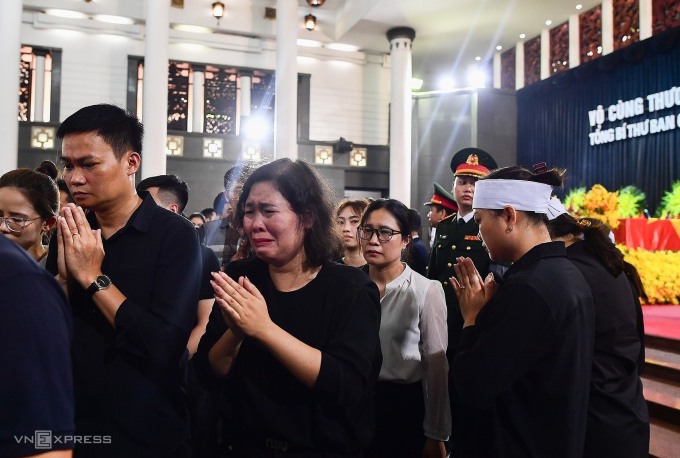 Lòng dân là thước đo của công trạng: Biết bao người xếp hàng từ sớm để viếng Tổng Bí thư