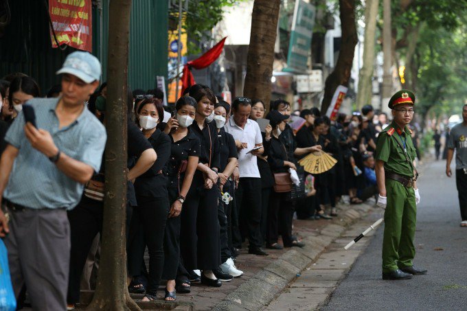 Lòng dân là thước đo của công trạng: Biết bao người xếp hàng từ sớm để viếng Tổng Bí thư