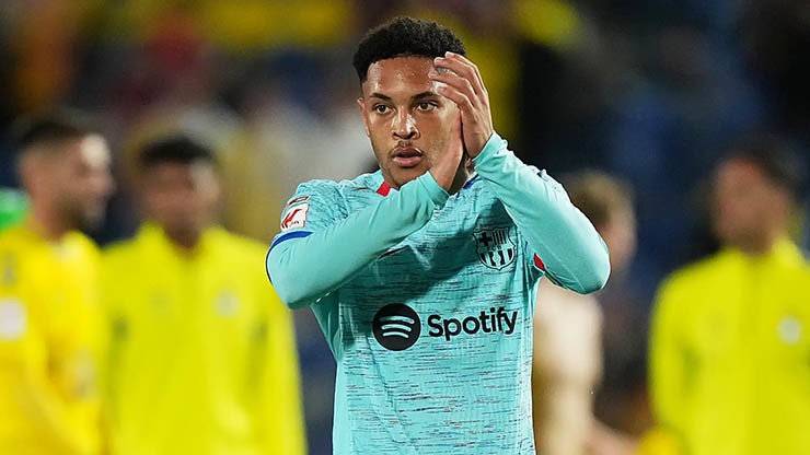 Vitor Roque đối diện tình cảnh bị Barca bán cho Al Hilal