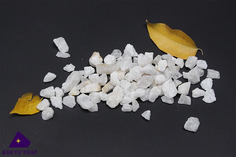 Đá Thạch Anh Vụn Trắng đập nhỏ rẻ và được sử dụng nhiều nhất