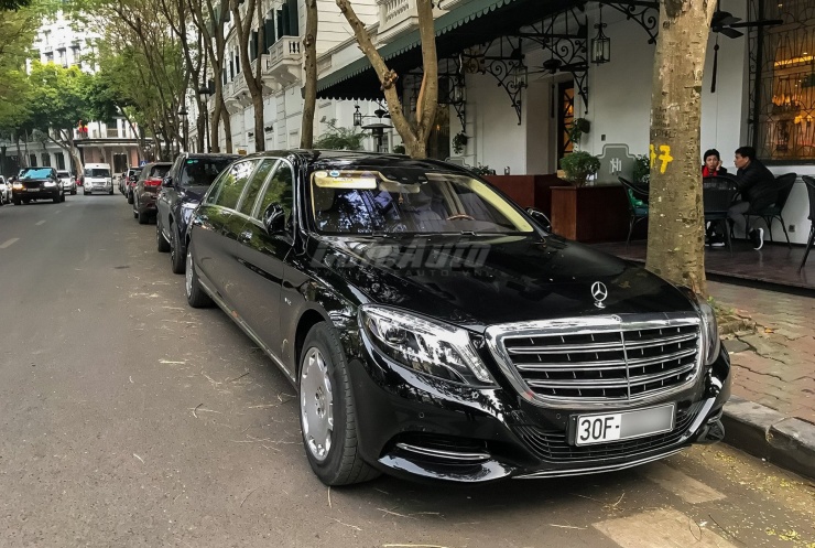 S600 Pullman của ông Trịnh Văn Quyết trong một lần đi dạo phố.&nbsp;