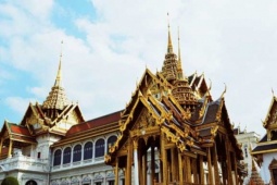 Du lịch - Ghé thăm cung điện Thái, ngất ngây bảo tháp dát vàng, tượng phật bằng ngọc quý