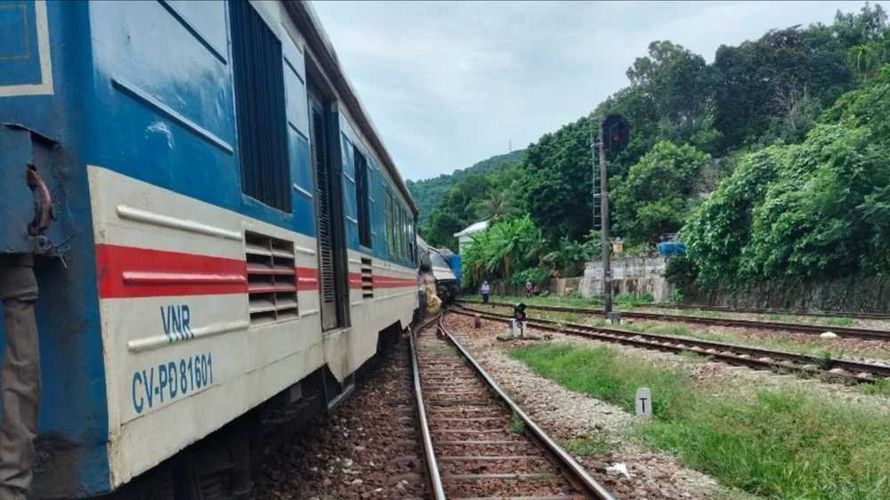 Tàu SE11 trật bánh ở Phú Lộc, Thừa Thiên Huế