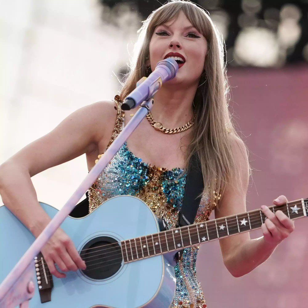 40.000 khán giả phủ kín ngọn đồi, &#39;xem chùa&#39; Taylor Swift diễn - 1