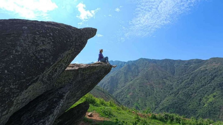 Mỏm đá Cá Heo ở Tà Xùa (Sơn La). Họ đã đi qua đèo Thung Khe (Hoà Bình), Ô Quy Hồ (Lai Châu), Khau Phạ (Mù Cang Chải - Yên Bái), Bắc Sum (Hà Giang)… ở miền Bắc, đèo Đá Đẽo, Khu Đăng (Quảng Bình), đèo Violak (giữa Quảng Ngãi và Kon Tum), Măng Đen (Kon Tum)…