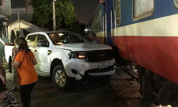 Tai nạn thảm khốc tại Đồng Nai: Ô tô bán tải bị tàu hỏa tông văng, 2 người tử vong thương tâm